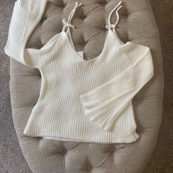 Lightweight Shoulder Tie Sweater - Picture 7 of 10